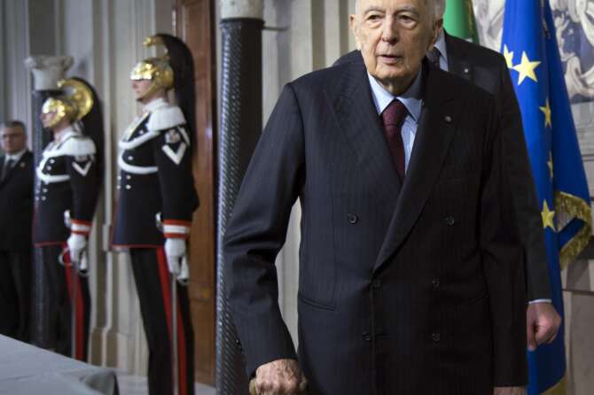 Fatto e Corriere resuscitano i populisti: “Napolitano fu un golpista”