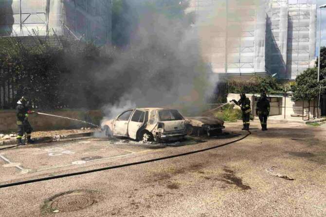 Dà fuoco a una donna dopo la lite di condominio a Napoli