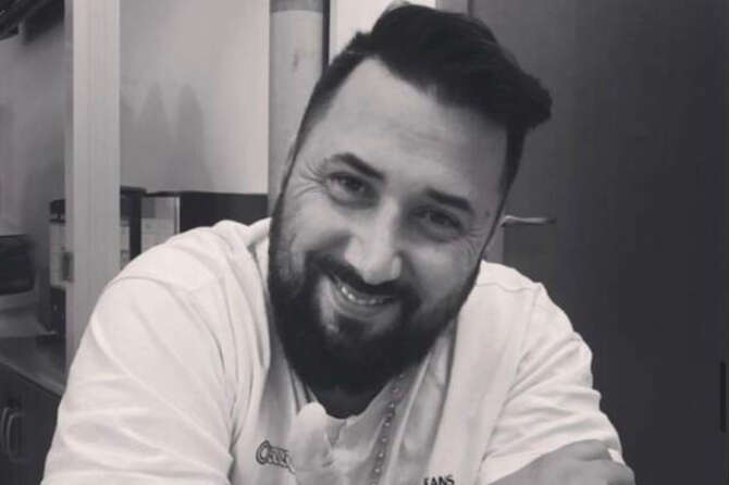 Omicidio a Tor Bella Monaca, il killer ha seguito Di Giacomo e la fidanzata sullo scooter: “Quattro colpi davanti a decine di persone”