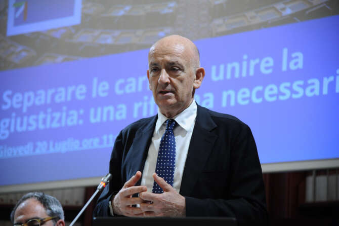 Stop alle intercettazioni a strascico, ma respinta l’abrogazione della retroattività