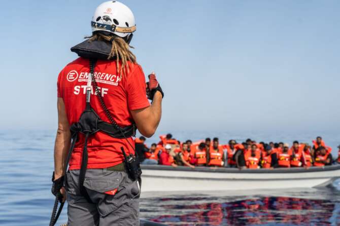 In salute e con le scarpe: ecco l’identikit dell’invasore