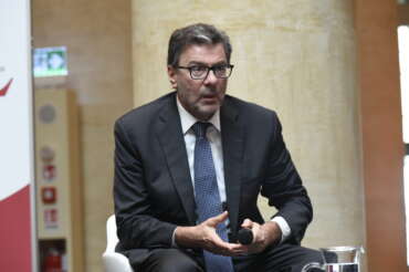Giorgetti ammette: “Mancano 15 miliardi per fare la manovra”