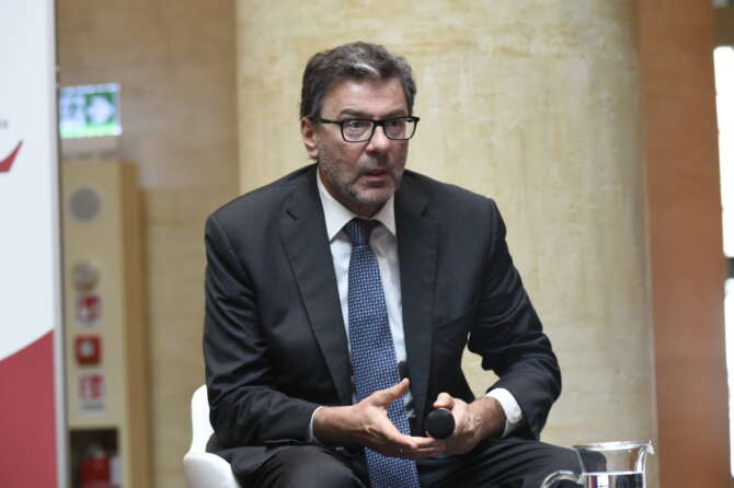 Giorgetti ammette: “Mancano 15 miliardi per fare la manovra”