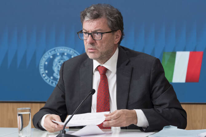 Le balle di Giorgetti sul deficit: un azzardo svelato dai mercati