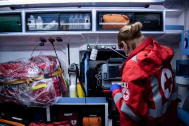 Schiacciato da un camion a Bellona 19enne in fin di vita