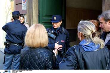 Segrega in casa e picchia la compagna a Castellammare