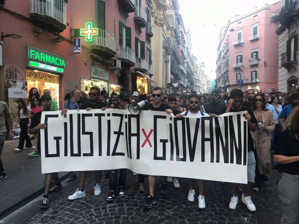 Funerali Giovanbattista Cutolo, Napoli piange il 24enne ucciso: “16enne arrestato pronto a chiedere scusa”