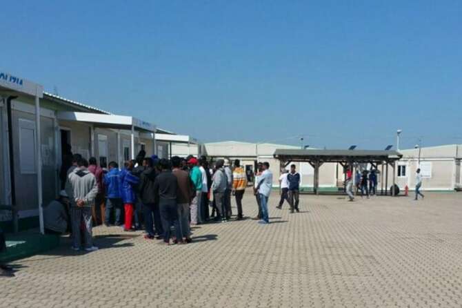 Umiliare gli immigrati nei Cpr offende i cittadini: ministero degli Interni condannato a risarcire