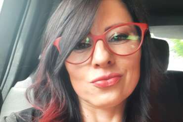 Sopravvissuta al naufragio della Concordia, torna in vacanza dopo 11 anni ma diventa un incubo: “Mie figlie intossicate”