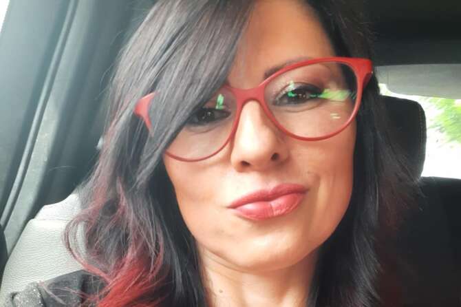 Sopravvissuta al naufragio della Concordia, torna in vacanza dopo 11 anni ma diventa un incubo: “Mie figlie intossicate”