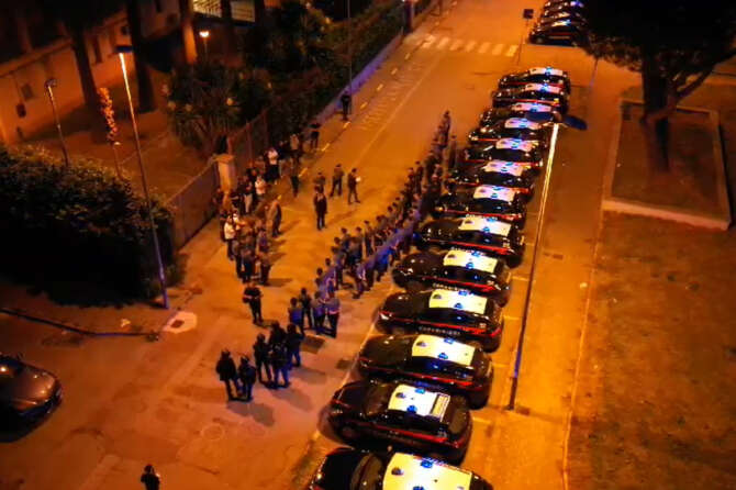 Nuovo maxi blitz a Caivano, 400 agenti al Parco Verde dopo le stese e le accuse di propaganda