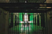 Sucidi in cella, l’allarme dei penalisti: “È una strage ma il governo vuole più carcere”