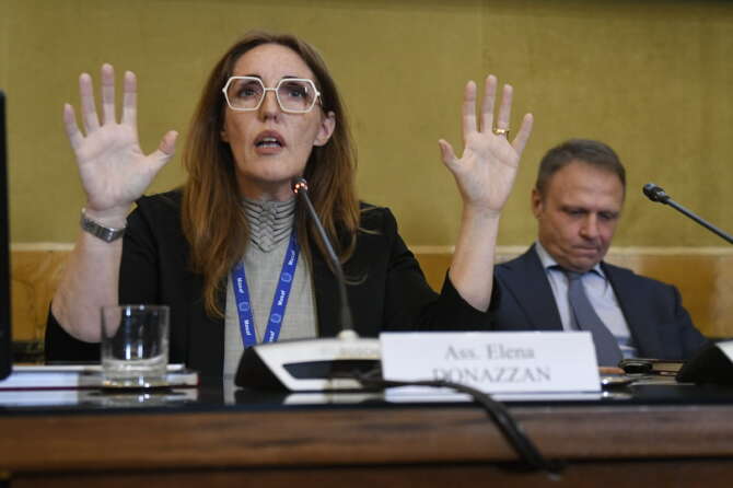 “In carcere la peggiore umanità”, l’assessore veneto Donazzan ci ricasca dopo ‘Faccetta nera’ in radio