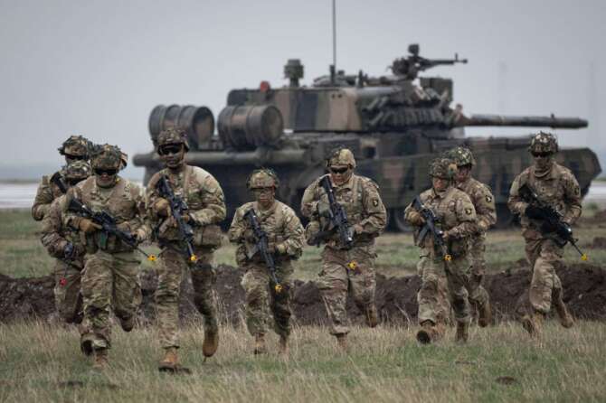 La Nato mostra i muscoli, nel 2024 la più grande esercitazione dalla Guerra Fredda per difendersi dalla Russia