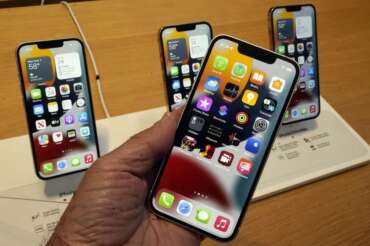 Perché gli iPhone12 sono stati ‘vietati’ in Francia: “Radiazioni oltre i limiti di legge”
