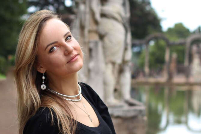 Chi è Irina Osipova, la sovranista e fan di Putin che ha vinto il concorso per lavorare in Senato