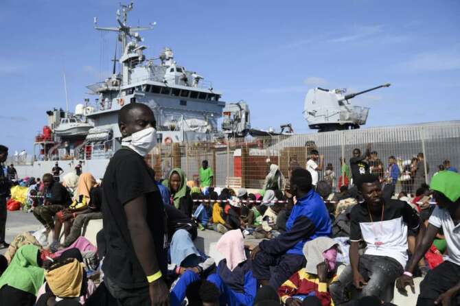 L’Europa boccia la “garanzia finanziaria” da 5mila euro per i richiedenti asilo: Bruxelles smonta le bufale del governo