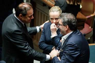 Maurizio Leo con la premier Meloni e il ministro Giorgetti