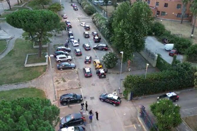 Maxi blitz al Parco Verde di Caivano dopo la visita di Meloni: “È cominciata la bonifica”