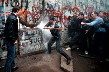 La rivoluzione si chiama pace, la nonviolenza abbatte i muri