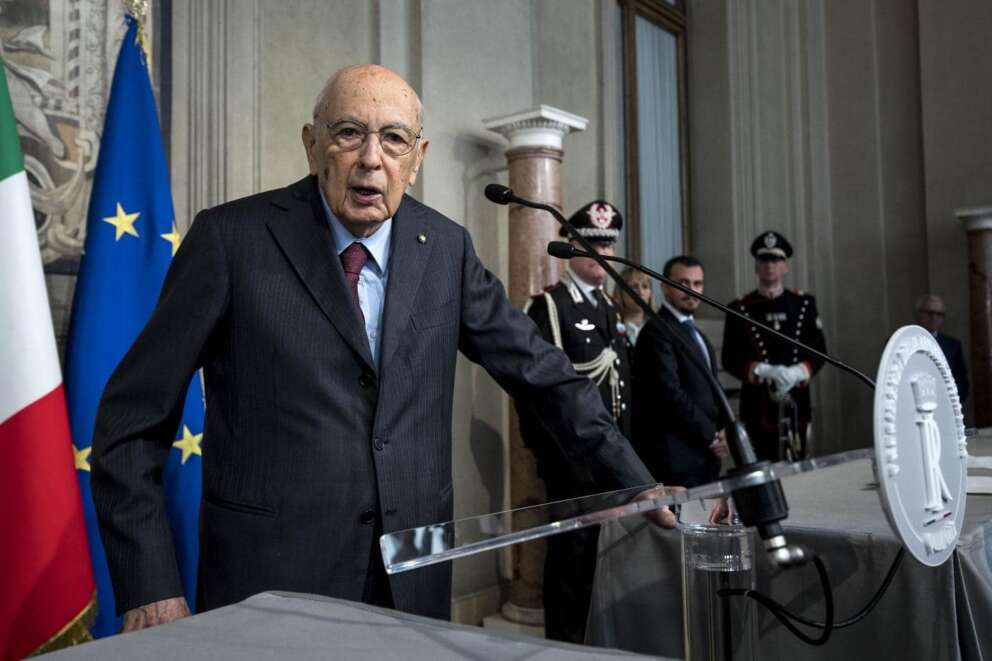 I funerali di Giorgio Napolitano, i primi con rito laico nell’aula della Camera: presenti Macron e Steinmeier