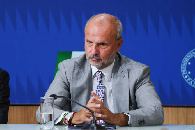 Sulla cannabis il governo fa marcia indietro: quando l’ideologia diventa ottusa