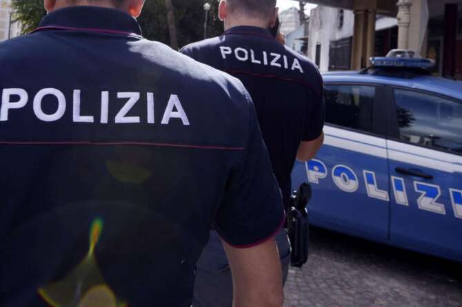 San Candido, uccide vicina e il padre e si barrica in casa: killer si spara e muore nell’assalto delle forze speciali