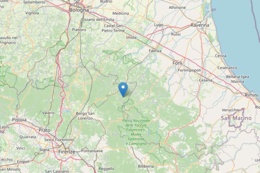 Forte scossa di terremoto tra Toscana e Romagna: gente in strada per la paura e scuole chiuse