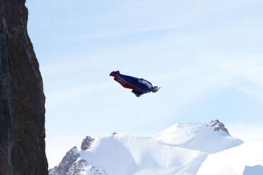 Si lancia ma la tuta alare non si apre, morto giovane base jumper