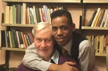 Gianni Vattimo e il fidanzato Simone Caminada, il giallo dei tre testamenti: “Sono l’erede universale”