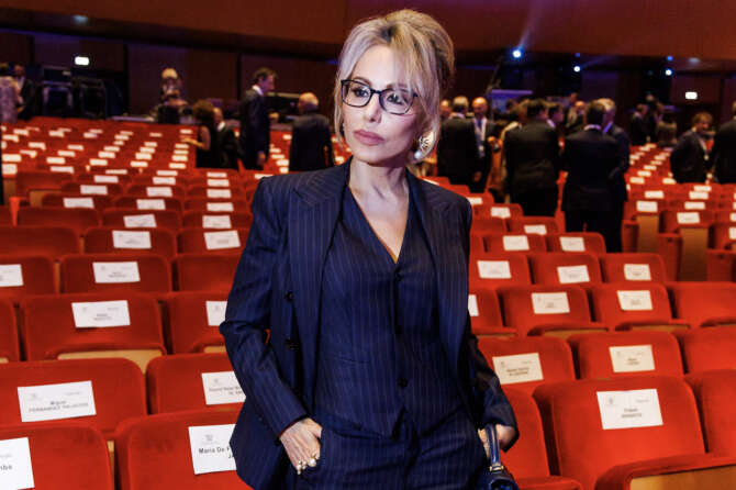 Caso Giambruno, Marina Berlusconi offre la tregua alla Meloni: “Basta fake”