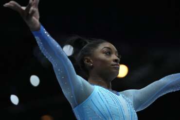 La regina è tornata: Simone Biles è la prima ginnasta a eseguire il “salto impossibile”, lo Yurchenko