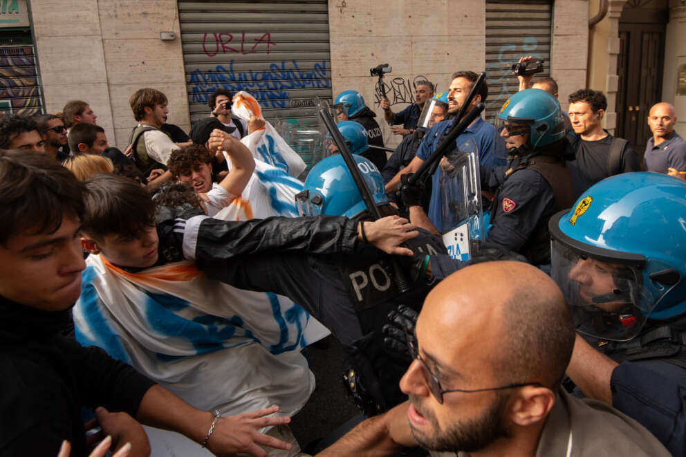 Gli studenti scendono in piazza contro la Presidente del Consiglio Giorgia Meloni  a Torino