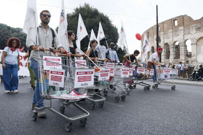 Perché in Italia ci sono i salari più bassi