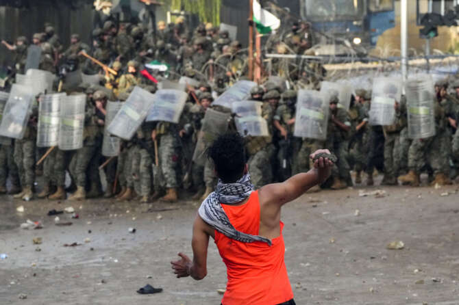 Come risolvere tutti i conflitti: aboliamo le nazioni, i confini sono causa di guerre