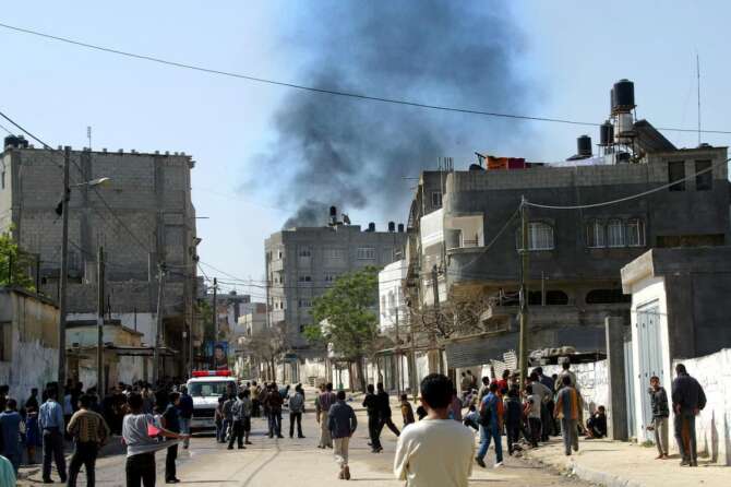 Cos’è il roof-knocking, la tecnica di Israele per avvertire dei bombardamenti sulla Striscia di Gaza