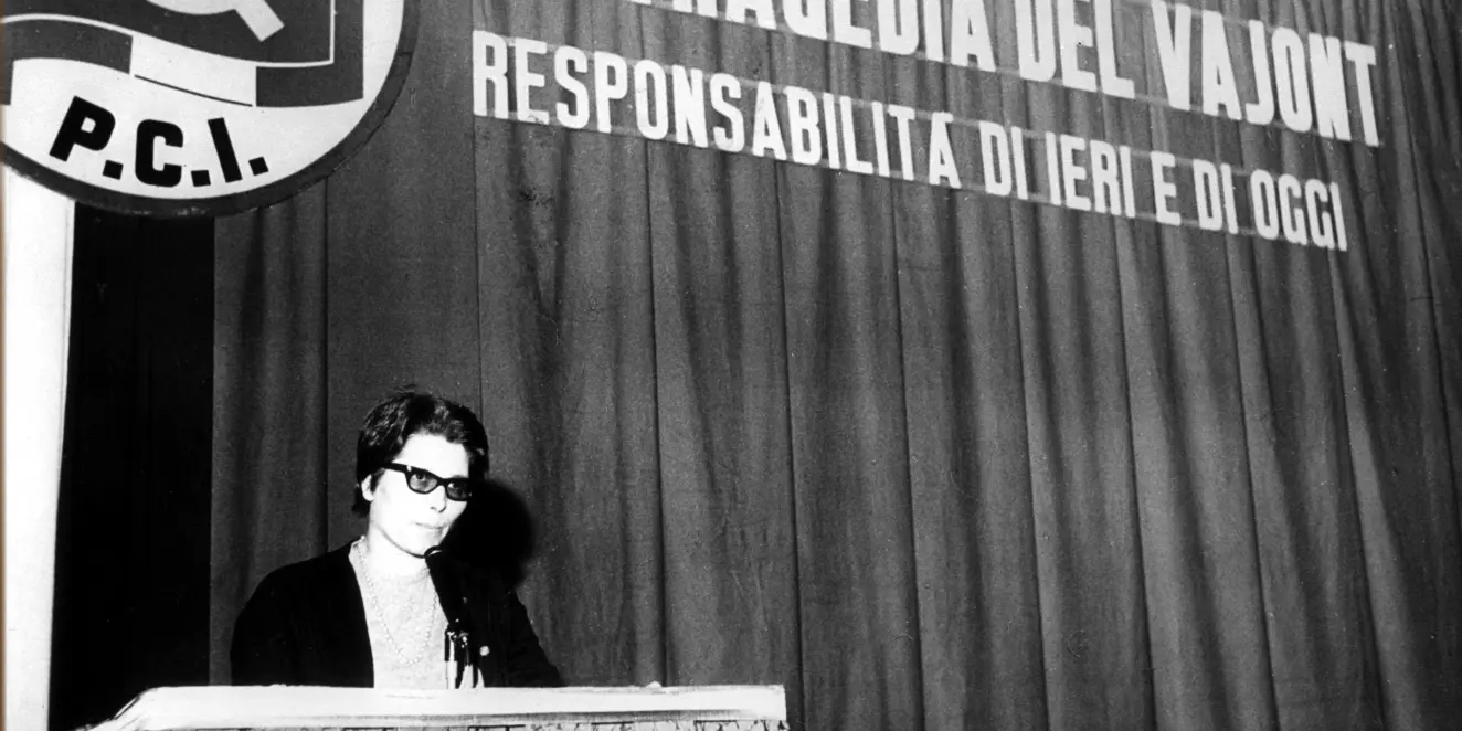 La tragedia del Vajont denunciata anni prima da Tina Merlin su L’Unità