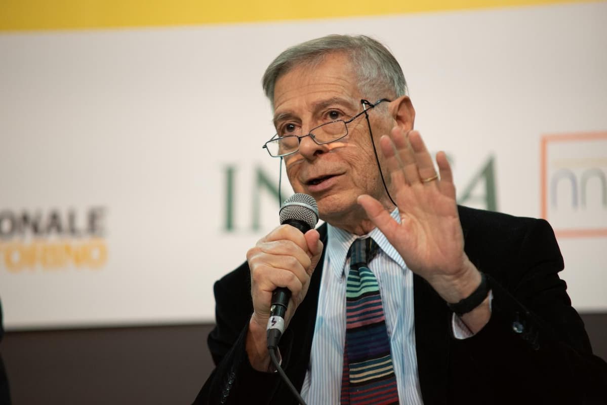 Ernesto Ferrero, scrittore Premio Strega e direttore del Salone del libro di Torino, morto a 85 anni