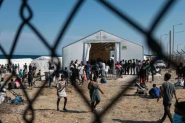 Vite ammassate in centri pollaio, così i migranti vengono trattati come scarti