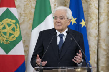 Droghe, Fratelli d’Italia aumenta le pene ma intanto Mattarella invoca meno carcere