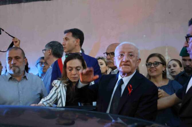 Perché De Luca ha attaccato la Schlein