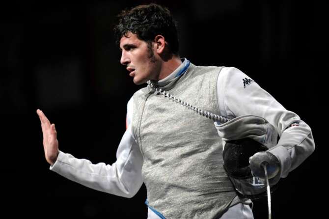 Chi è Andrea Cassarà, leggenda della scherma indagato: 15enne filmata negli spogliatoi sotto la doccia