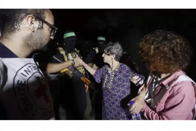 Cosa vuol dire ‘shalom’, il messaggio di pace di Yocheved l’ostaggio liberato da Hamas