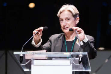 Appello di Judith Butler: “Apartheid razziale, colonialismo: usiamo le parole esatte in Israele”