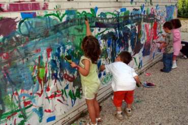 Non solo denatalità, l’Italia dei minori è in crisi anche su casa, scuola e verde