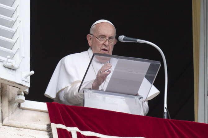 Papa Francesco e l’appello per il cessate il fuoco tra Israele e Hamas: “Guerra sempre una sconfitta”