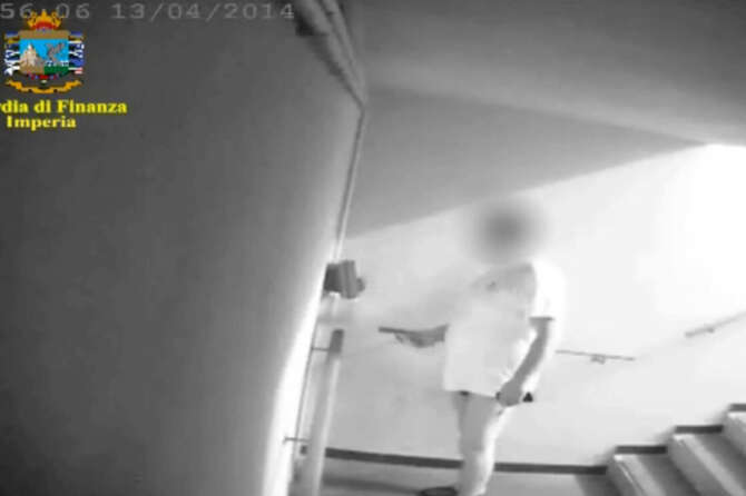 Il vigile di Sanremo non era “furbetto”, assolto e reintegrato dopo le foto in mutande: “86 giorni ai domiciliari e 8 anni da incubo”