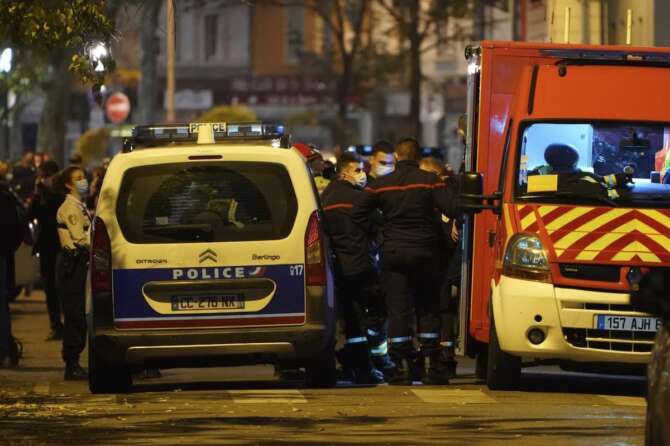 Police officers and rescue workers block the access to the scene after a Greek Orthodox priest was shot Saturday Oct.31, 2020 while he was closing his church in the city of Lyon, central France. The priest, a Greek citizen, is in a local hospital with life-threatening injuries after being hit in the abdomen, a police official told The Associated Press. (AP Photo/Laurent Cipriani) FOTO DI RPERTORIO LAPRESSE