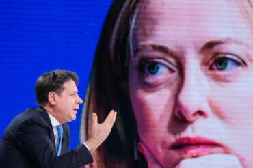 Foto Mauro Scrobogna/LaPresse 27-11-2022 Roma (Italia) Politica – RAI – trasmissione mezz’ora in più – Nella foto: Giuseppe Conte ospite dell’approfondimento giornalistico condotto da Lucia Annunziata, sullo schermo Giorgia Meloni 07-08-2022 Rome (Italy) Politics – RAI – broadcast half an hour more – In the photo: Giuseppe Conte guest of the journalistic study conducted by Lucia Annunziata, on the screen Giorgia Meloni