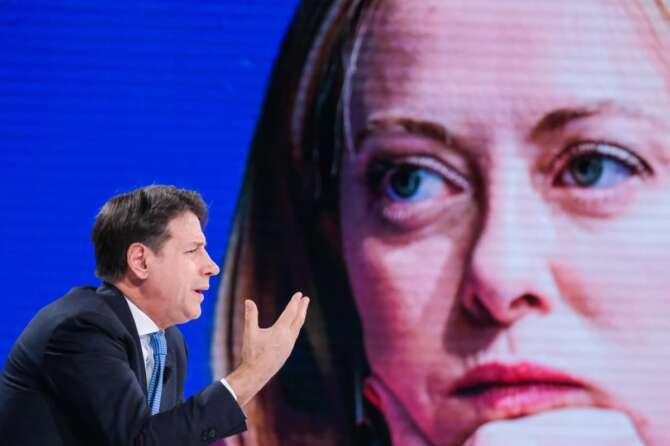 Foto Mauro Scrobogna/LaPresse 27-11-2022 Roma (Italia) Politica – RAI – trasmissione mezz’ora in più – Nella foto: Giuseppe Conte ospite dell’approfondimento giornalistico condotto da Lucia Annunziata, sullo schermo Giorgia Meloni 07-08-2022 Rome (Italy) Politics – RAI – broadcast half an hour more – In the photo: Giuseppe Conte guest of the journalistic study conducted by Lucia Annunziata, on the screen Giorgia Meloni